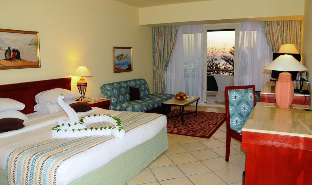 Safir Sharm Waterfalls Resort 外观 照片 A room at the Hilton Sharm El Sheikh