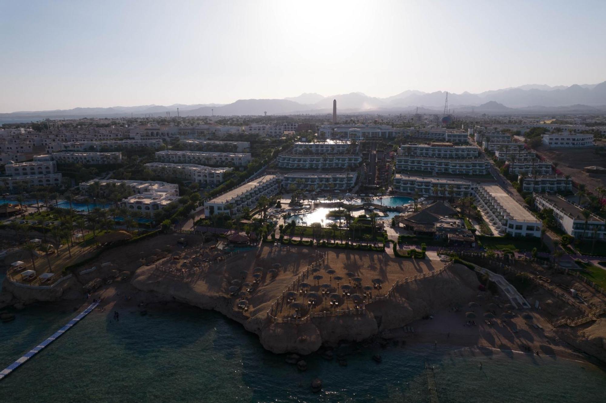 Safir Sharm Waterfalls Resort 外观 照片 Aerial view of the resort