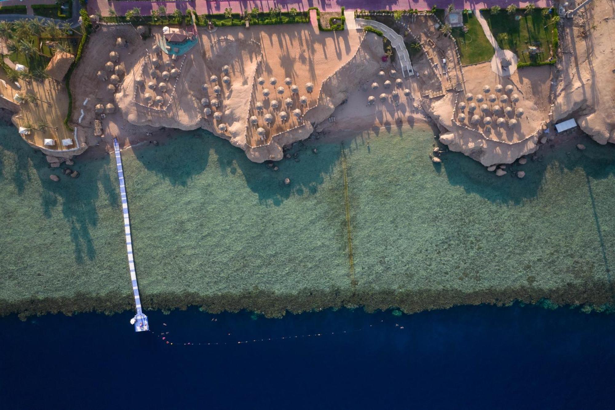 Safir Sharm Waterfalls Resort 外观 照片 Aerial view of the beach