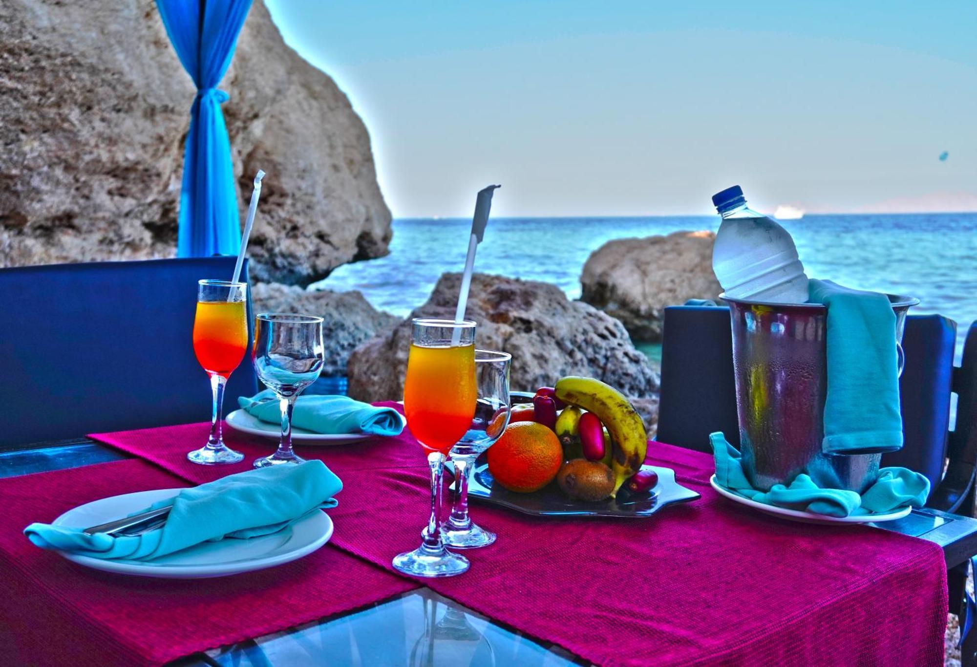 Safir Sharm Waterfalls Resort 外观 照片 A typical Italian aperitivo