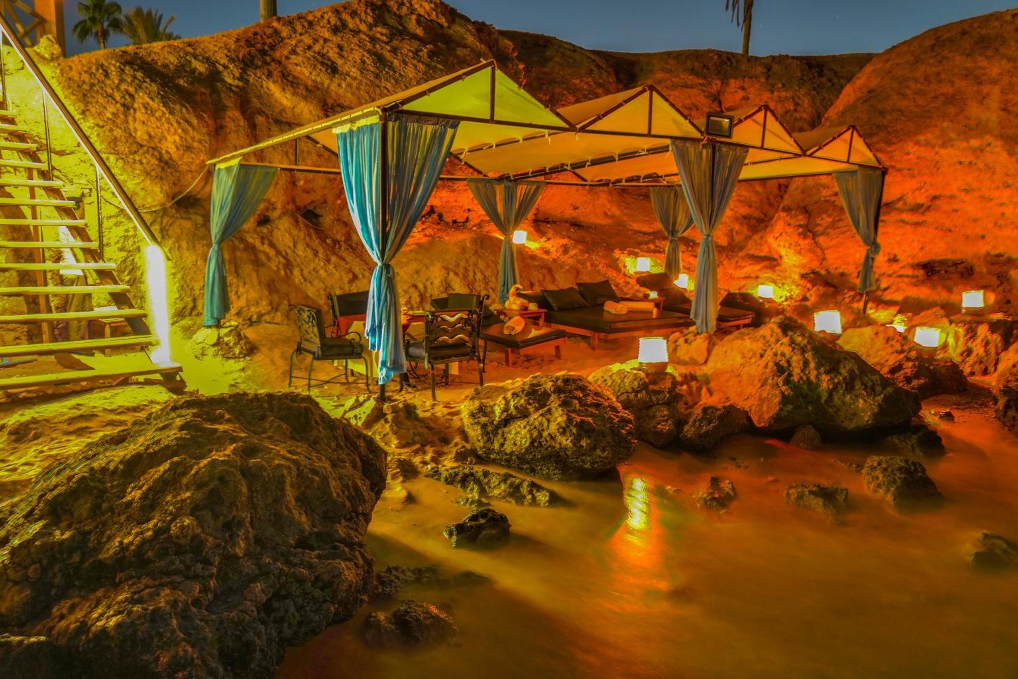 Safir Sharm Waterfalls Resort 外观 照片 The Cave Spa at the Dead Sea