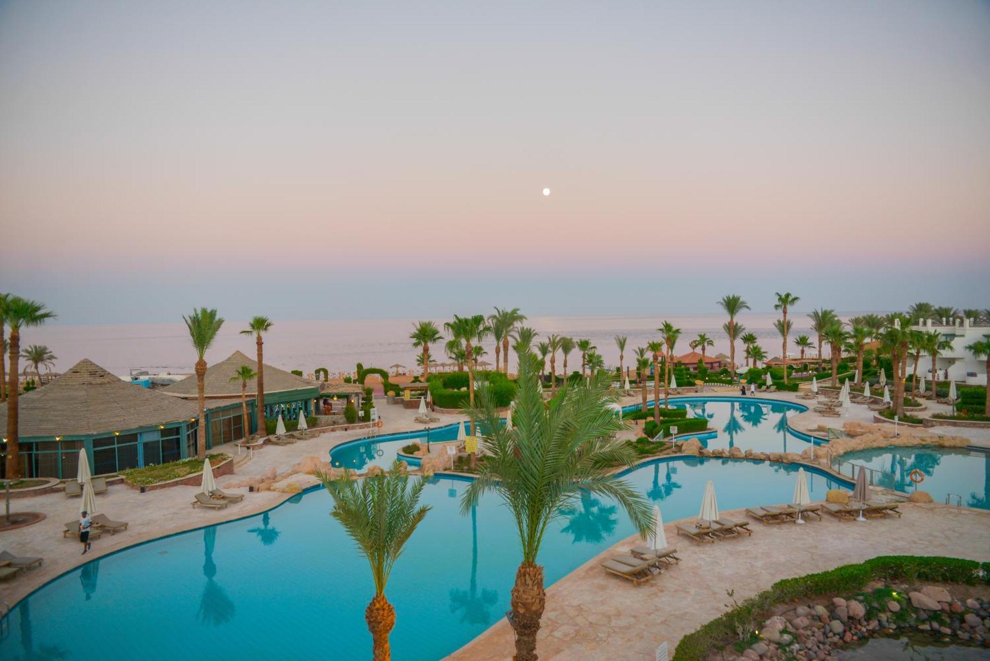 Safir Sharm Waterfalls Resort 外观 照片 Sunrise over the Dead Sea