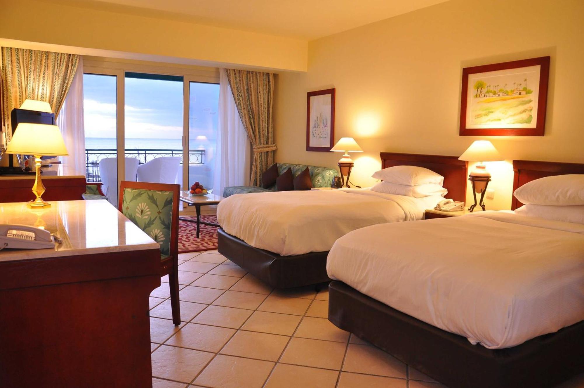 Safir Sharm Waterfalls Resort 外观 照片 A guest room at the Hilton San Diego Bayfront