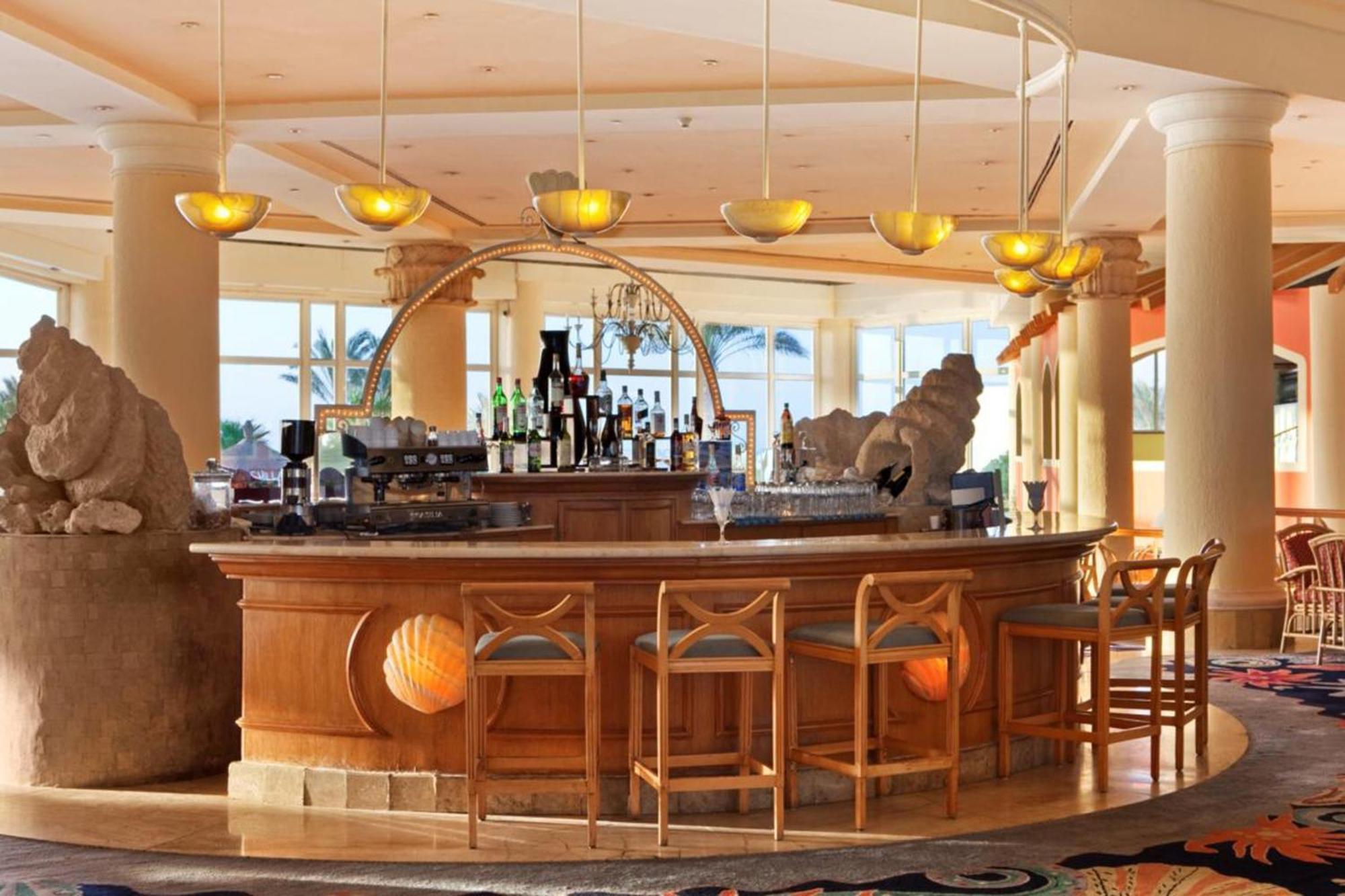 Safir Sharm Waterfalls Resort 餐厅 照片 The bar at the lobby