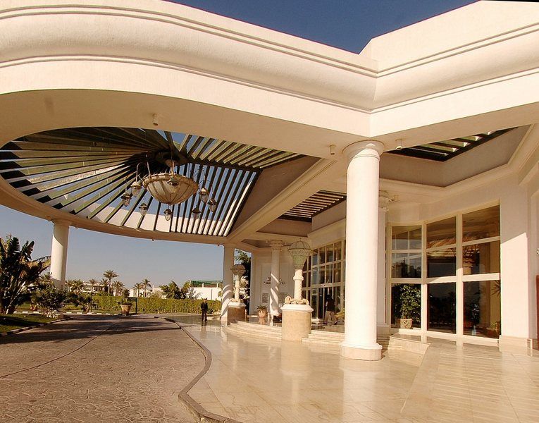 Safir Sharm Waterfalls Resort 外观 照片 The main entrance of the hotel